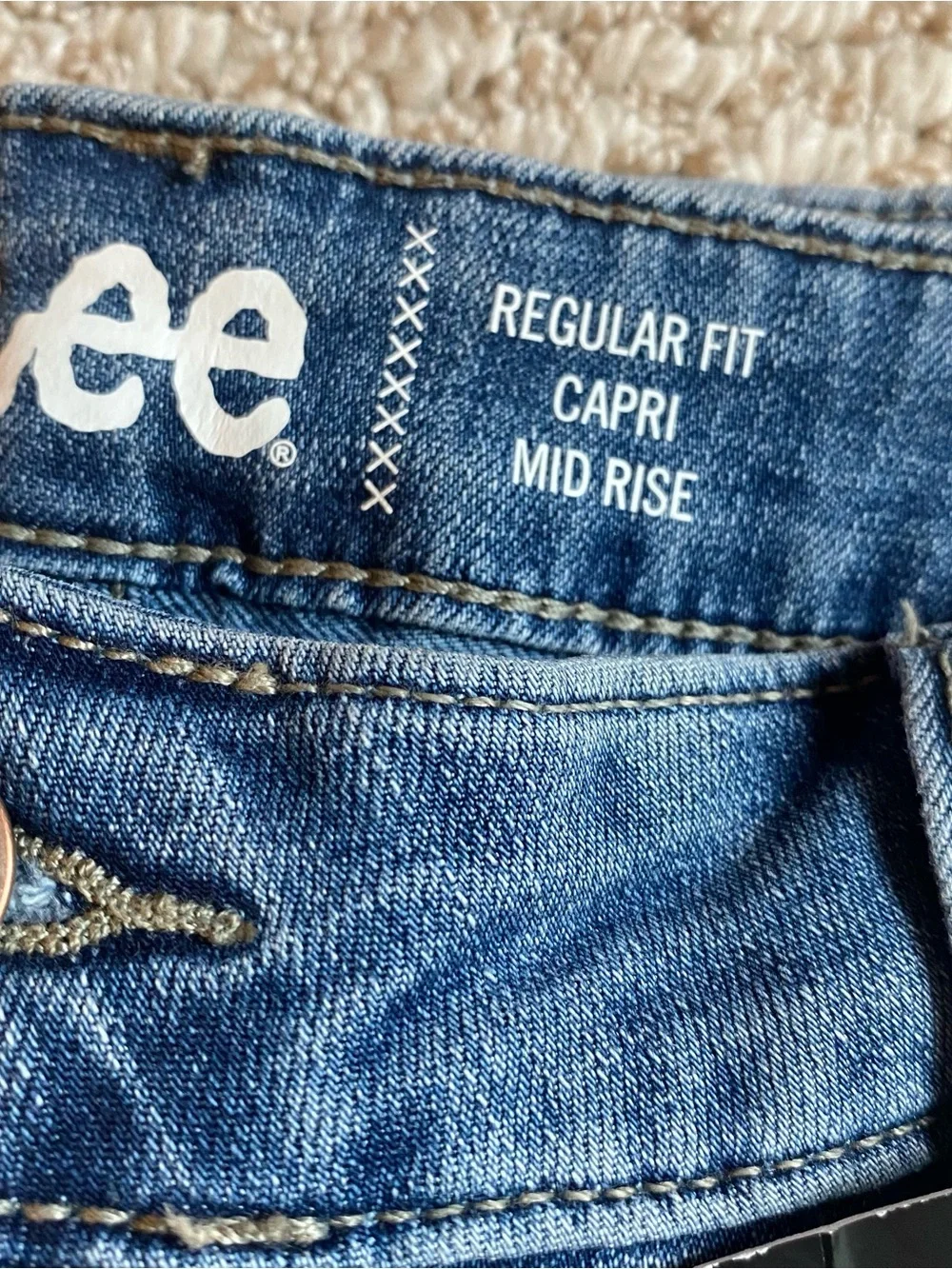 Lee Womens Midrise Capri Jeans in Blue